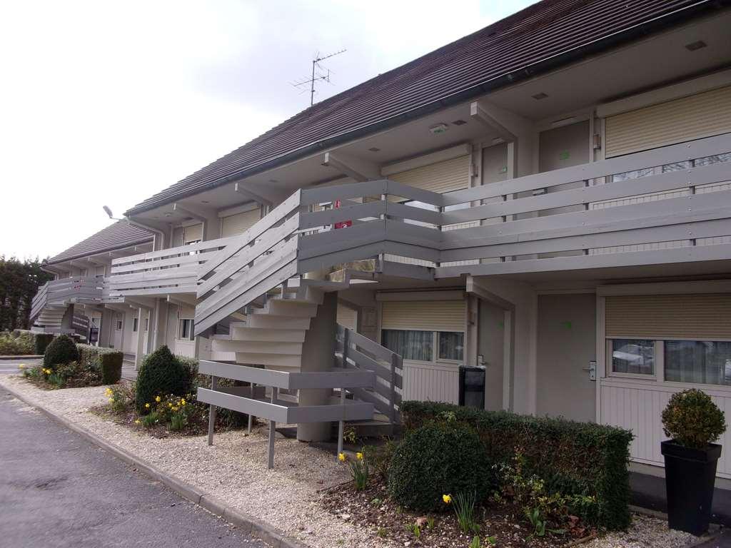 Campanile Hotel Chantilly Exterior foto